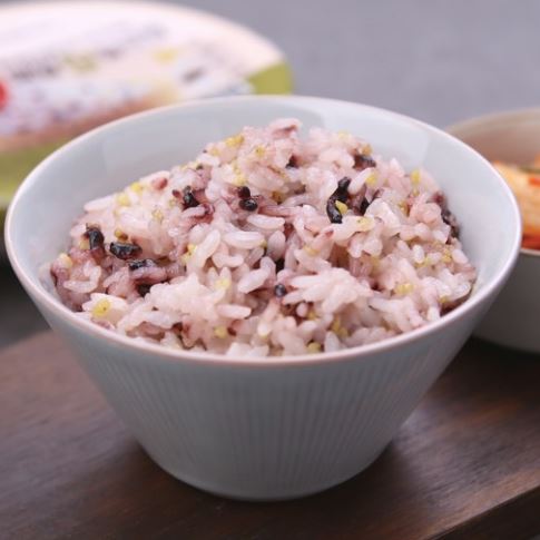 Microwaveable Mixed Grains with Glutinous Rice 햇반 매일찰잡곡밥 (210g x 3pcs) | CJ Hetbahn